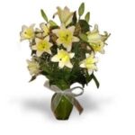 Florero de vidrio transparente con lilum orientales Blancos       CN506