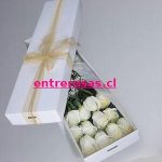 CAJA BLANCA CON 12 ROSAS IMPORTADAS BCR112